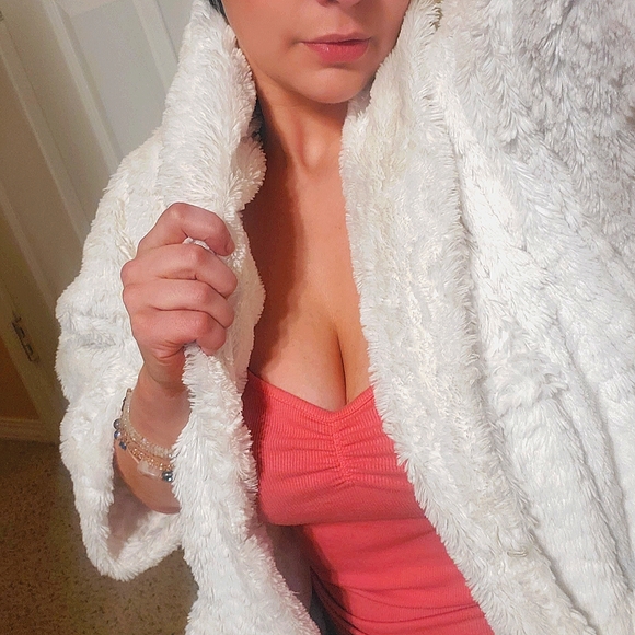 PERFECT for Christmas party over your gorgeous gown! Fancy faux fur jacket! - Picture 1 of 8